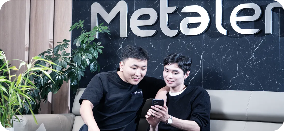 Metalend багийнхан оффис дээрээ